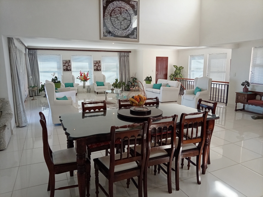 4 Bedroom Property for Sale in Mountainside Western Cape